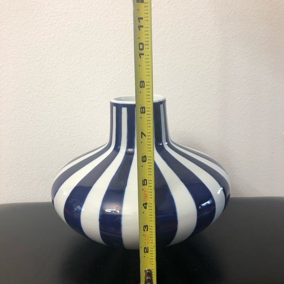 Vintage Decorative large Striped Blue and White Glass Flower Vase narrow top - Picture 4 of 7